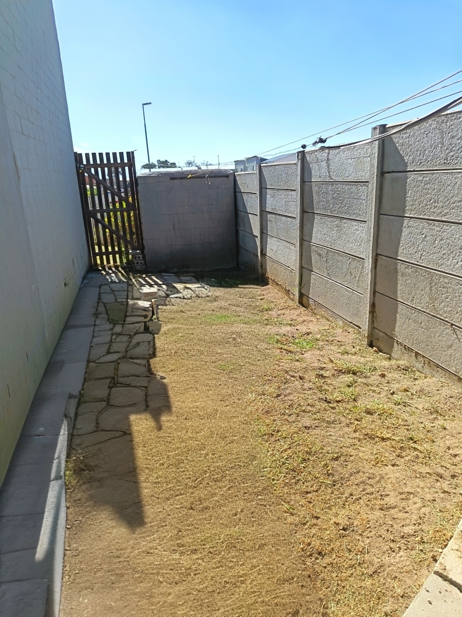 To Let 2 Bedroom Property for Rent in Fountain Village Western Cape